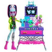 MATTEL Monster High Frankie Stein + Laboratory doll