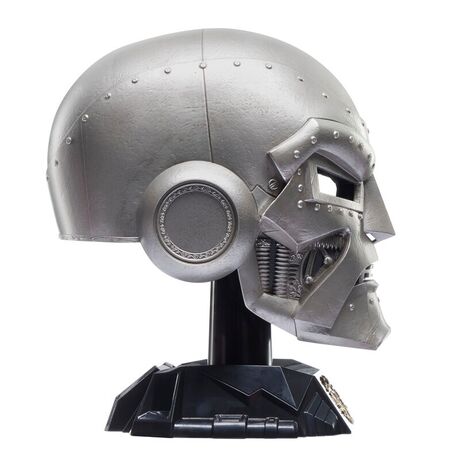 HASBRO Marvel Legends Doctor Doom premium roleplay helmet