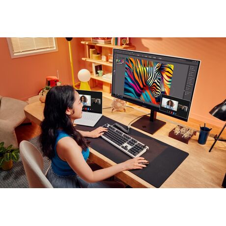 HP OMEN Transcend 31.5 inch UHD 240Hz OLED Gaming Monitor - Transcend 32