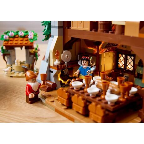 LEGO DISNEY 43242 Snow White and the Seven Dwarfs' Cottage