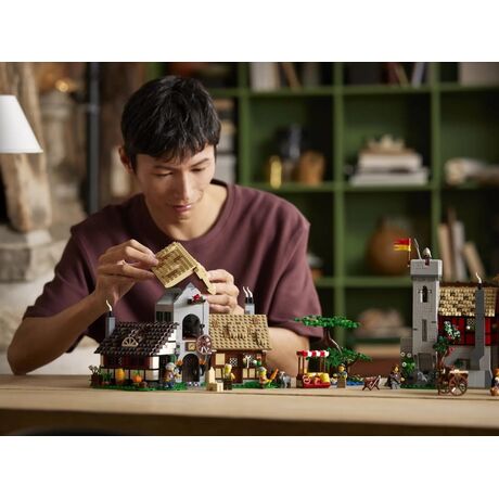 LEGO ICONS 10332 Medieval Town Square