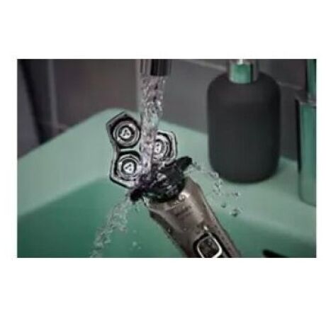 Philips S5886/30 Series 5000 electric shaver for wet and dry shaving