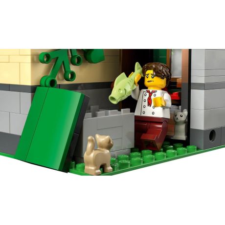 LEGO ICONS 10350 Tudor Corner