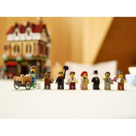 LEGO ICONS 10350 Tudor Corner