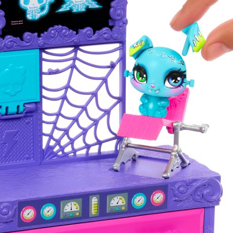 MATTEL Monster High Frankie Stein + Laboratory doll