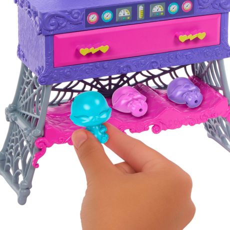 MATTEL Monster High Frankie Stein + Laboratory doll