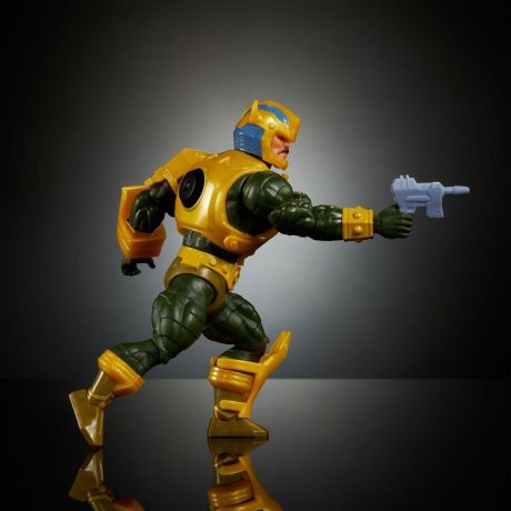 MATTEL Masters of the Universe x Transformers Bumblebee Armor Man-At-Arms figure 14cm